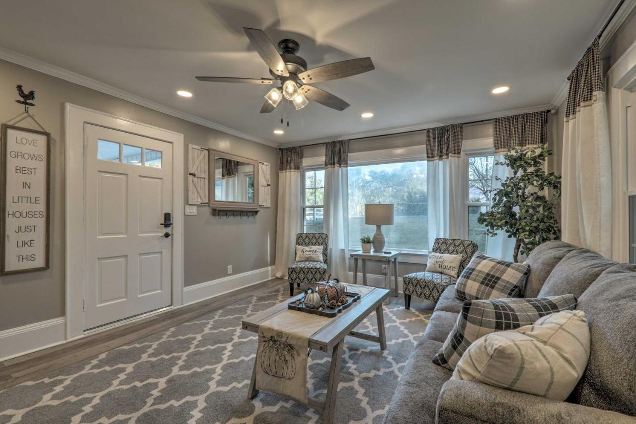 Peaceful Renovated Home With Deck On Half Acre! アッシュボーロ エクステリア 写真