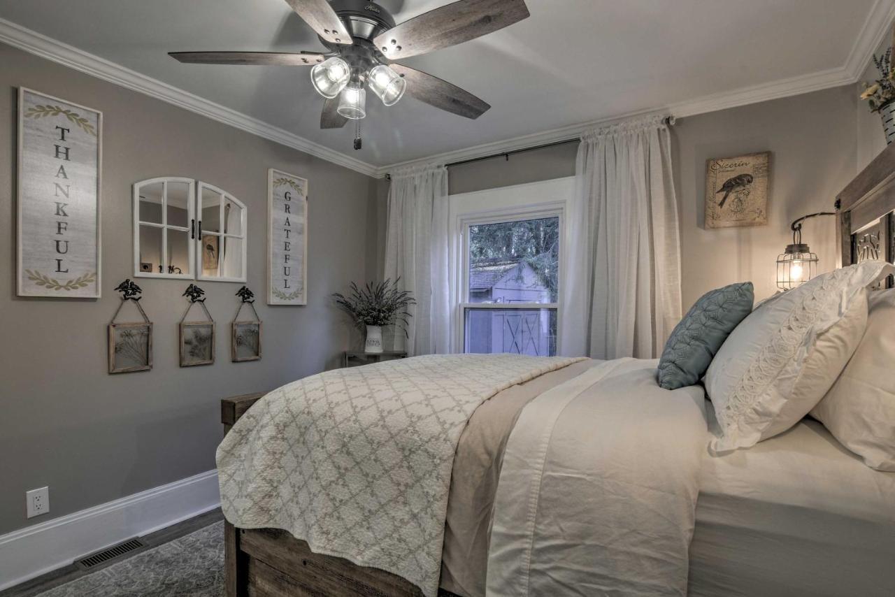 Peaceful Renovated Home With Deck On Half Acre! アッシュボーロ エクステリア 写真