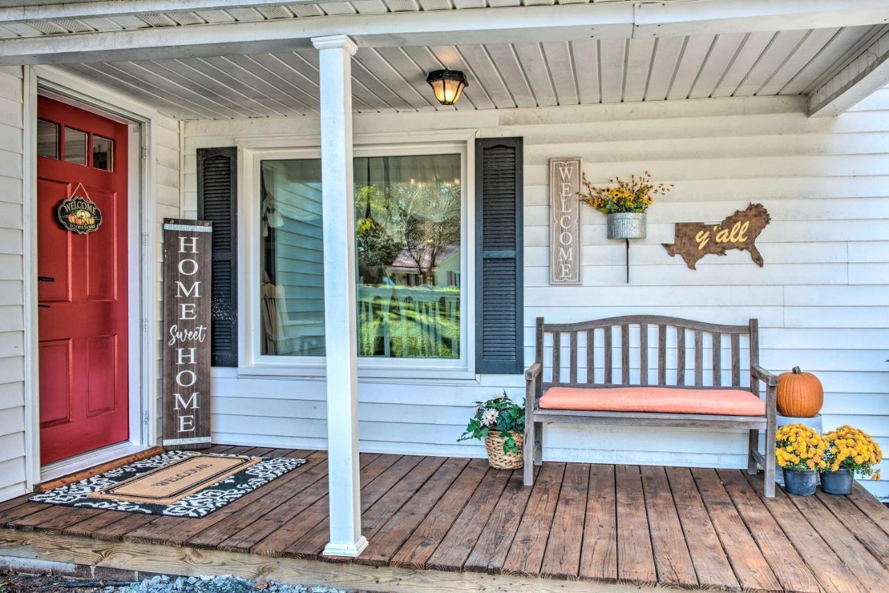 Peaceful Renovated Home With Deck On Half Acre! アッシュボーロ エクステリア 写真