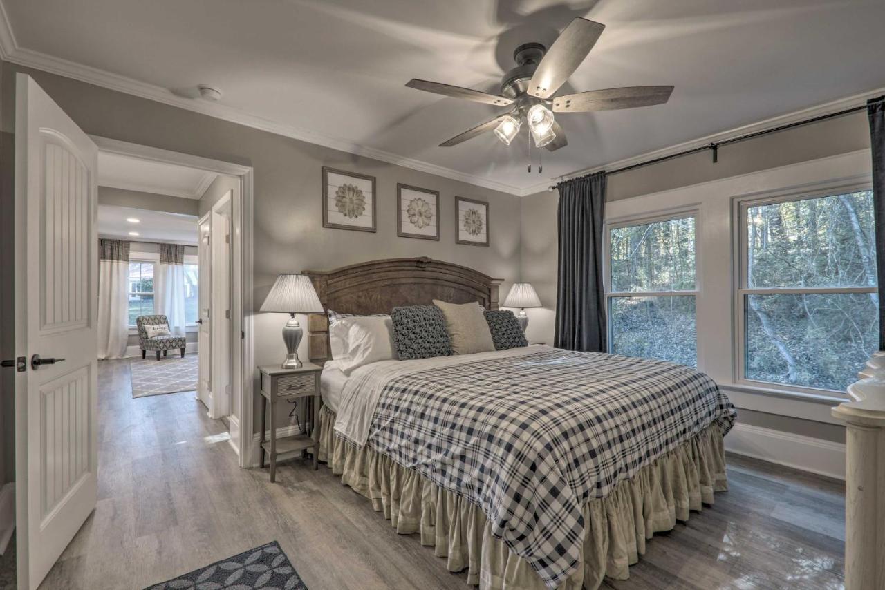 Peaceful Renovated Home With Deck On Half Acre! アッシュボーロ エクステリア 写真