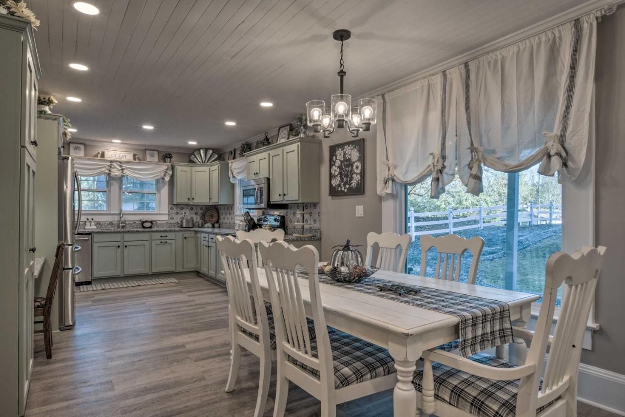Peaceful Renovated Home With Deck On Half Acre! アッシュボーロ エクステリア 写真